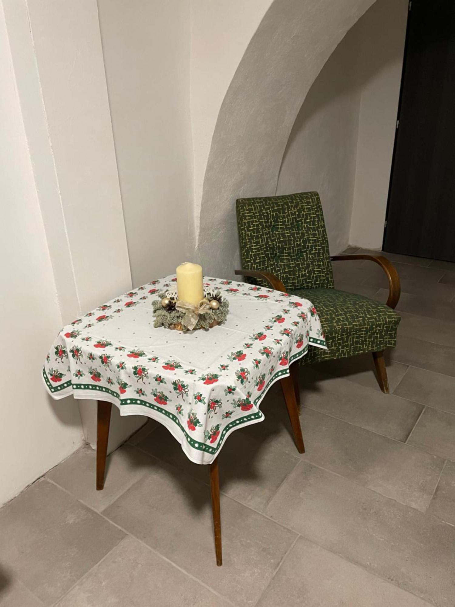 Hostal Zu Hause Vrbov Exterior foto